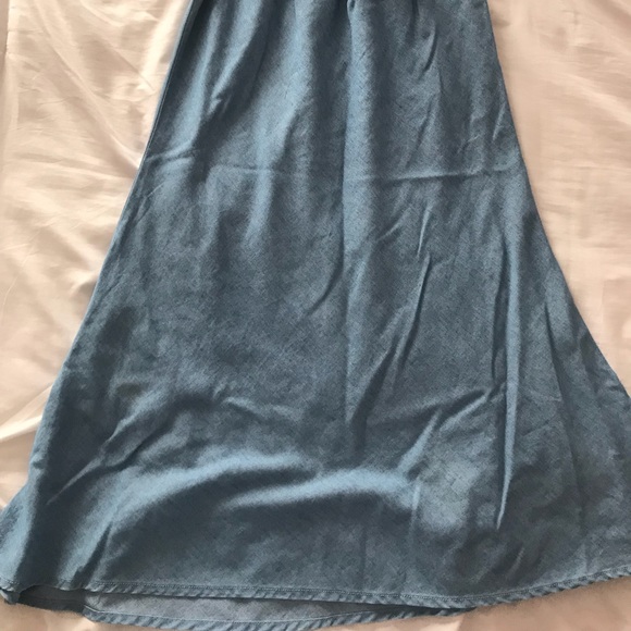 Ruffled off the shoulder jean dress - Picture 4 of 6